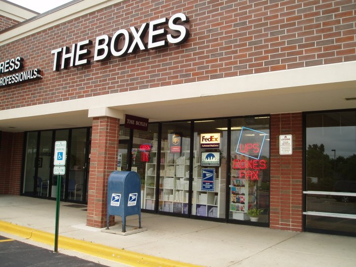 shipping store in Naperville, IL