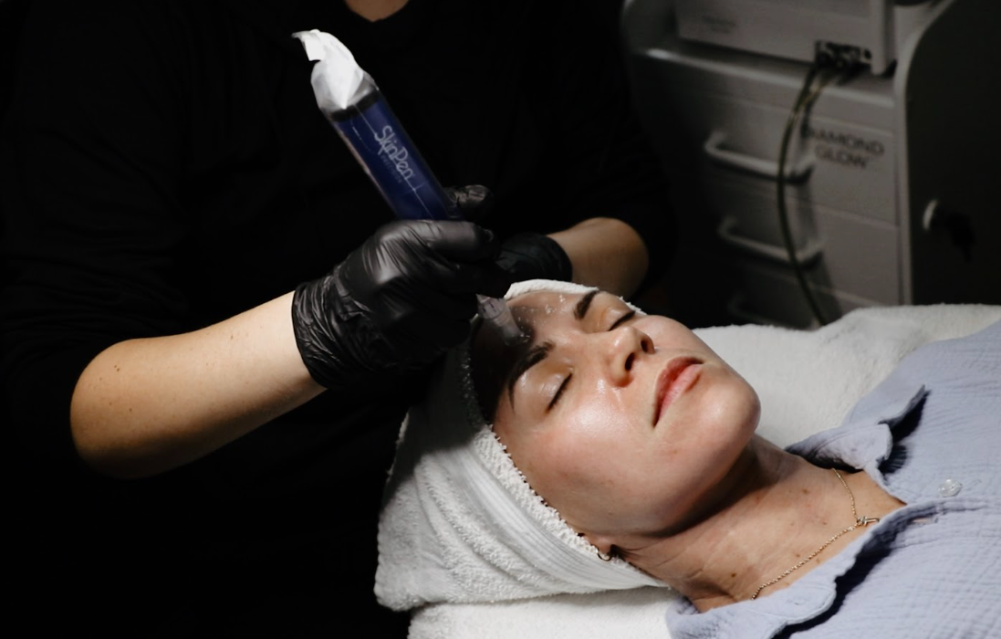 CosMedics Medical Aesthetics Clinic Examines RF Microneedling in Provider-Led Non-Surgical Skin Rejuvenation
